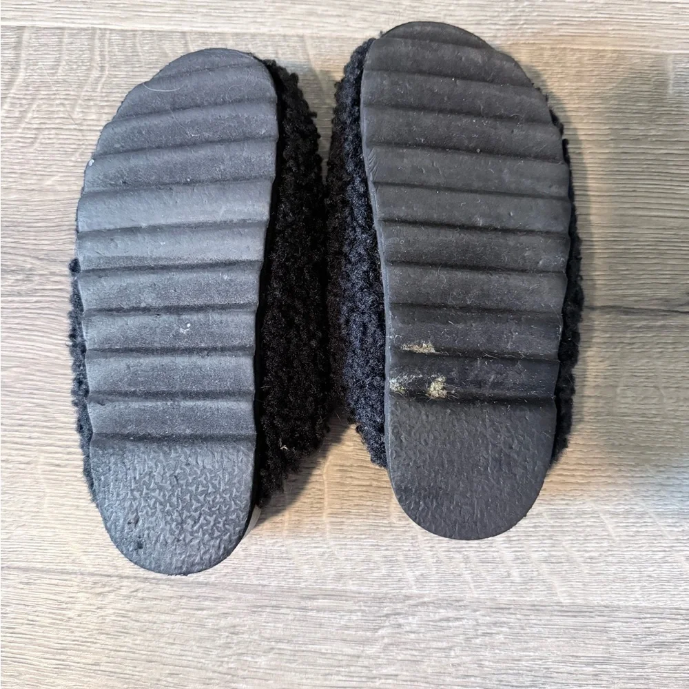 Madden Girl Youth Faux Fur Black Clogs 12